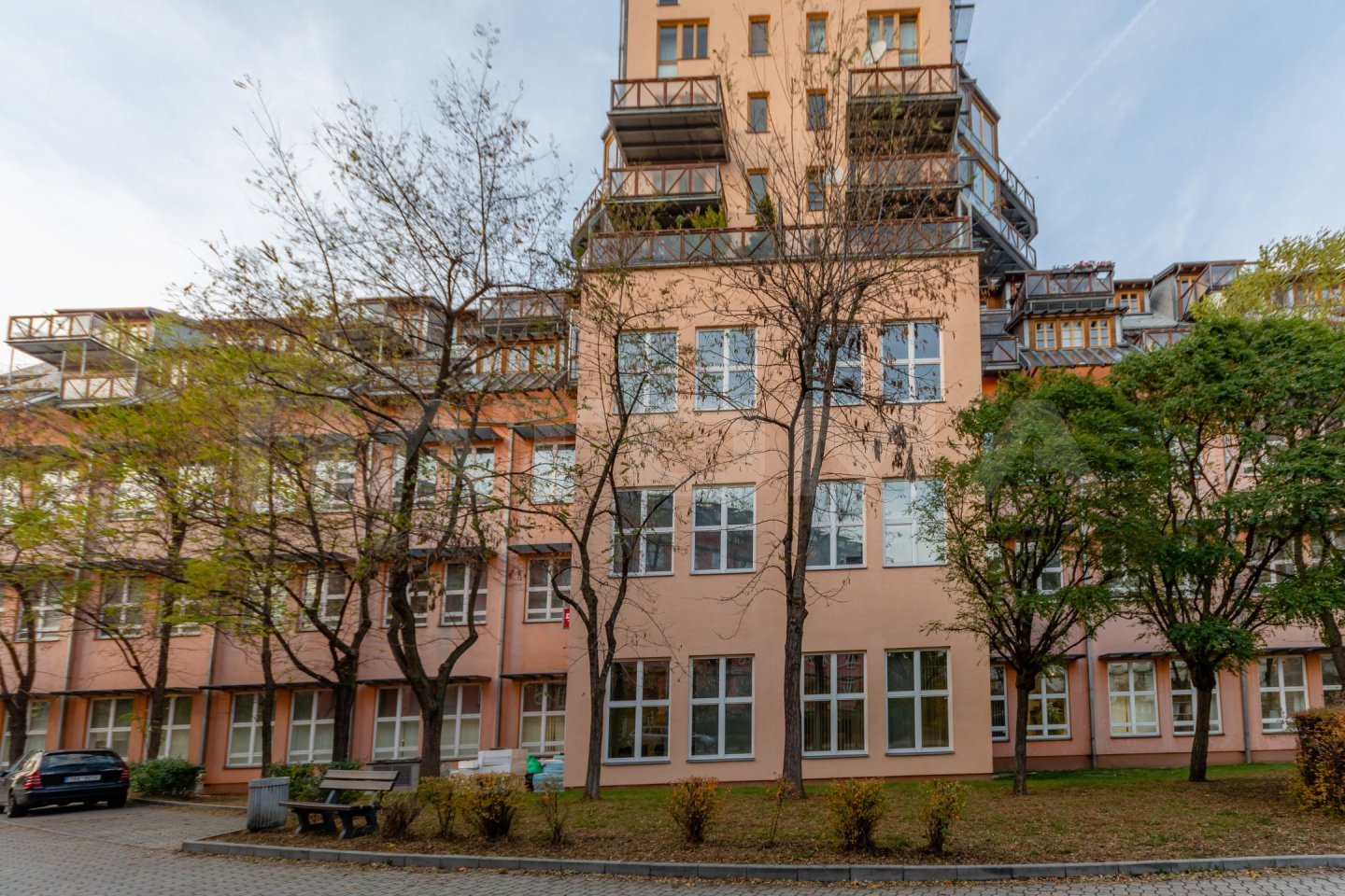 Pronájem kancelářského prostoru 985 m², Praha 6 -