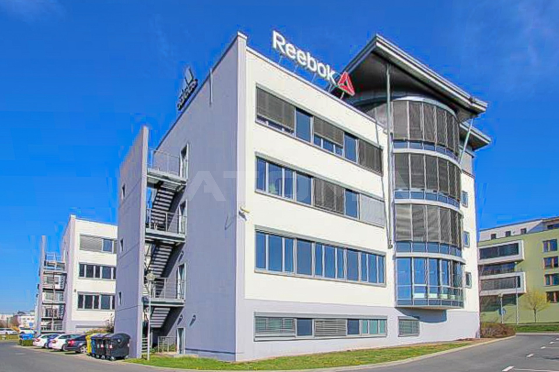 Pronájem skladových prostor o výměře 325 m² v