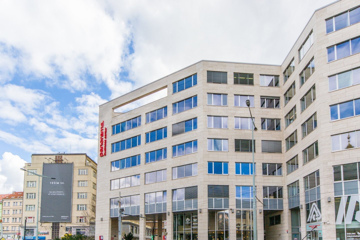 Pronájem kancelářských prostor 270 m² v objektu
